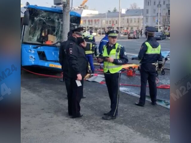 Восемь человек пострадали в ДТП с автобусом в центре Москвы