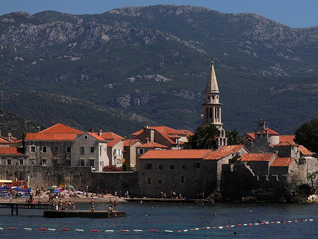 Черногория отменит все ограничения на въезд туристов из РФ