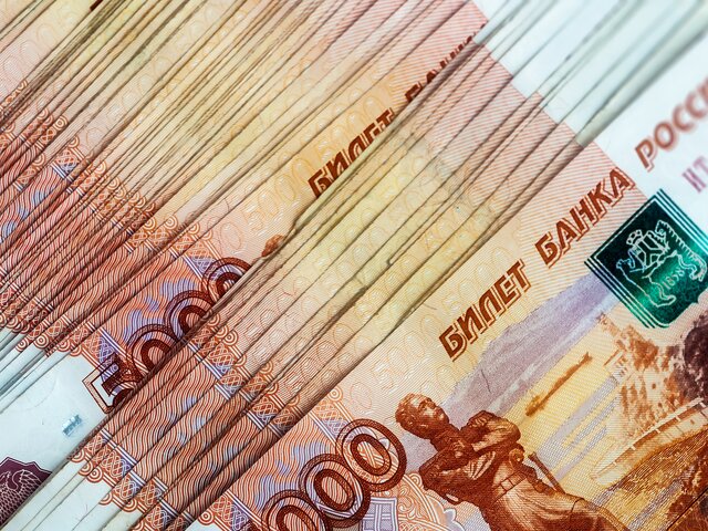 Неизвестный в центре Москвы угнал внедорожник с 2,1 млн рублей в салоне