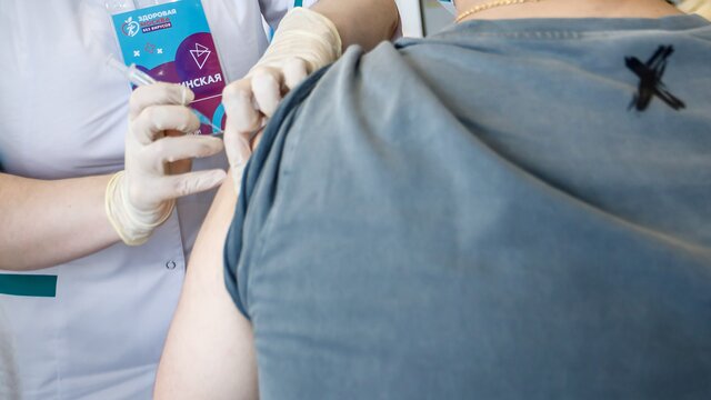 Названы категории людей, которые могут заболеть COVID-19 после прививки