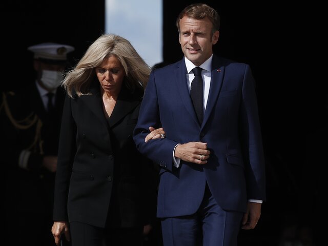 Президент Франции Макрон подал жалобу на папарацци – СМИ
