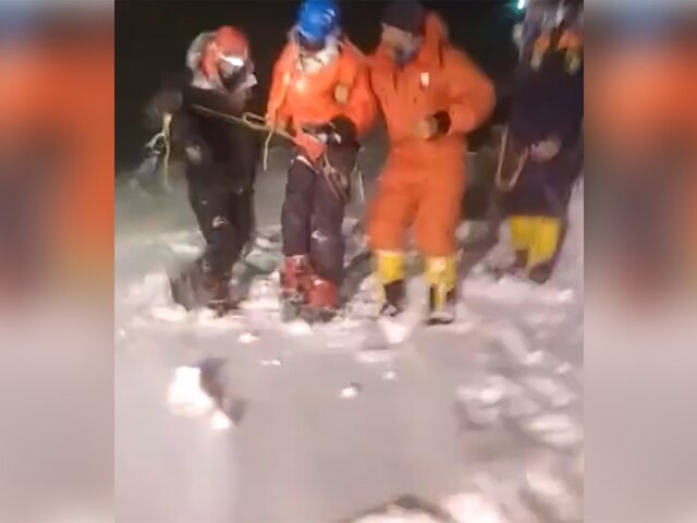 Спасатели сняли тела трех погибших на Эльбрусе