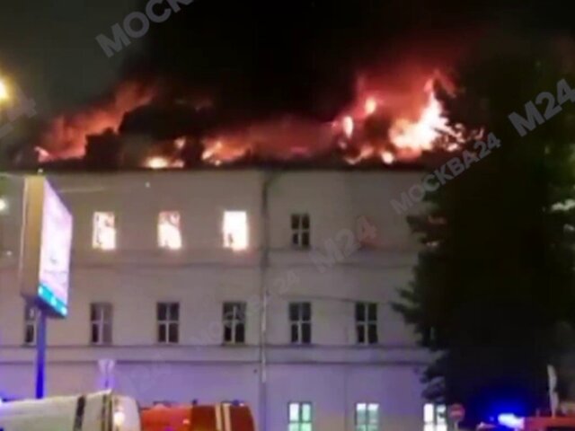 Площадь пожара в общежитии Военного университета в Москве увеличилась до 1 тыс 