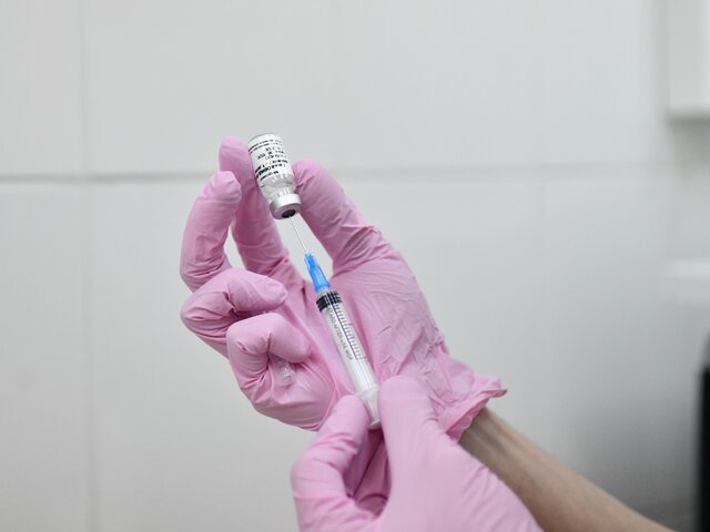 Обязательную вакцинацию от COVID-19 вводят в Липецкой области для ряда категорий