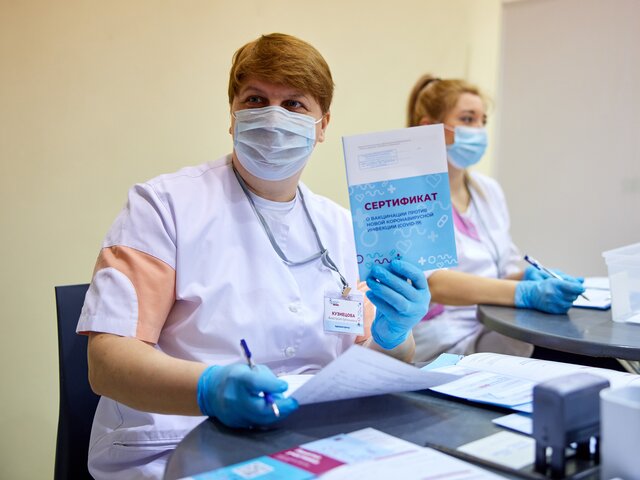 В Минпромторге РФ поддержали обязательную вакцинацию от COVID-19 работников промышленности