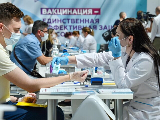 Депутат Толстой заявил о провале информационной кампании по вакцинации