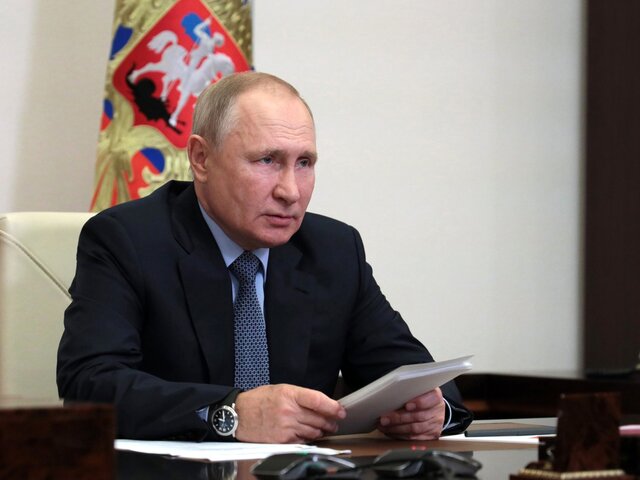 Песков уверен, что Путин пройдет ревакцинацию от COVID-19