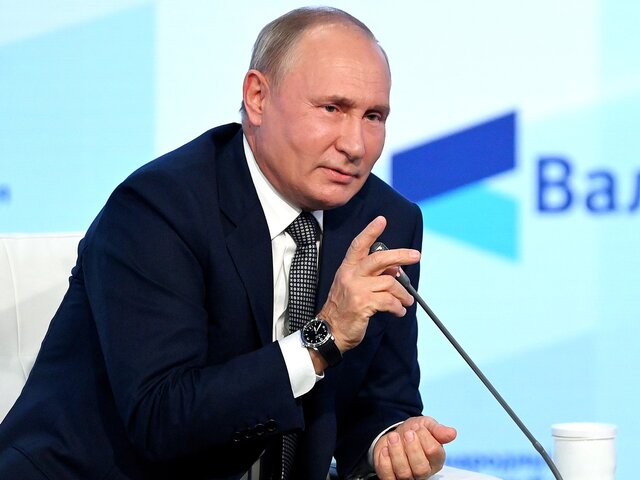 Путин признался, что гоняет на электромобилях в Огареве
