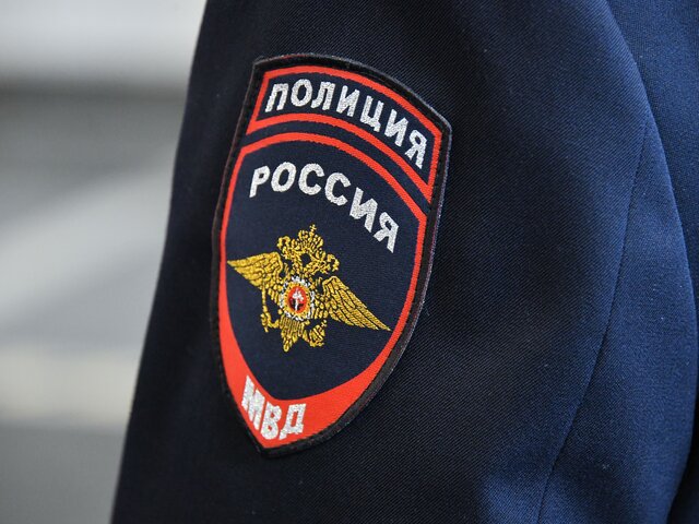 Неизвестный выстрелил из оружия мужчине в живот в центре Москвы