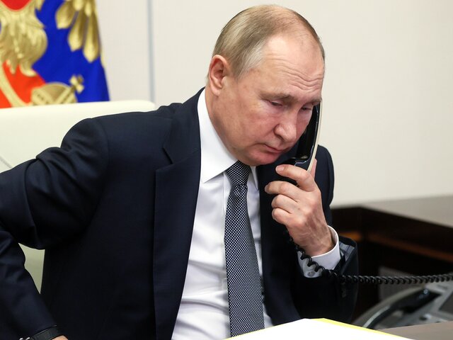 Путин и Макрон провели телефонный разговор по поводу ситуации на Украине