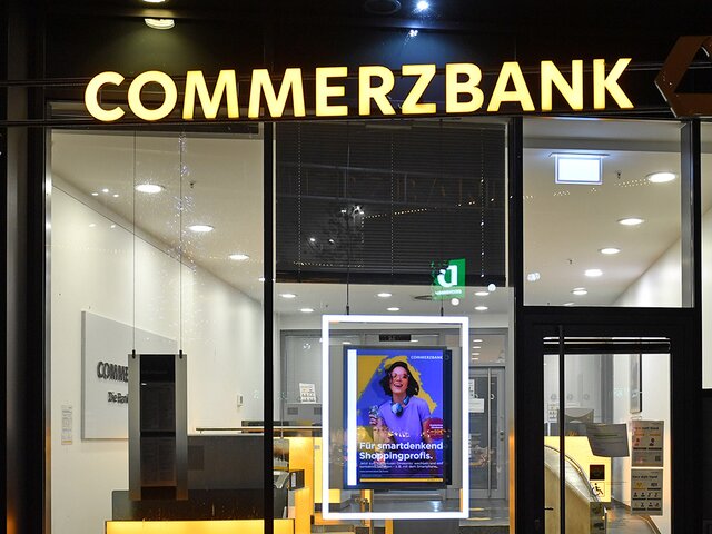 Commerzbank прекращает деятельность в России