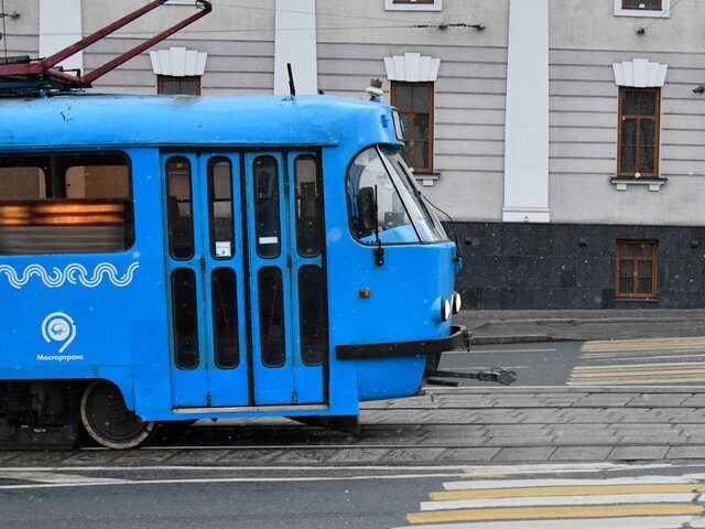 Трамваи задерживаются между станциями метро 