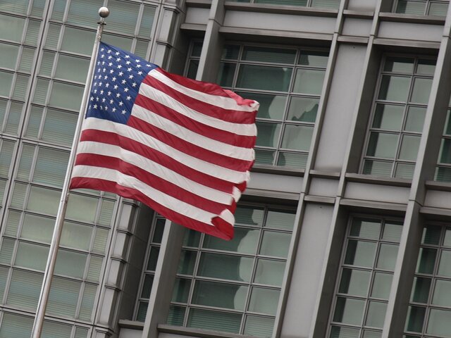 Посольство США в РФ приостановило обработку заявок на некоторые виды виз