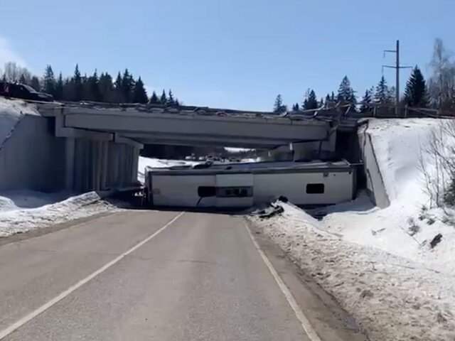Опубликованы видео с места падения автобуса в Подмосковье