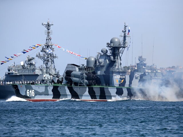 Более 20 кораблей вышли в Черное море в рамках учений ВМФ