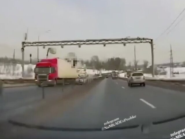 СК расследует смертельную аварию с грузовиком и автокраном на Дмитровском шоссе