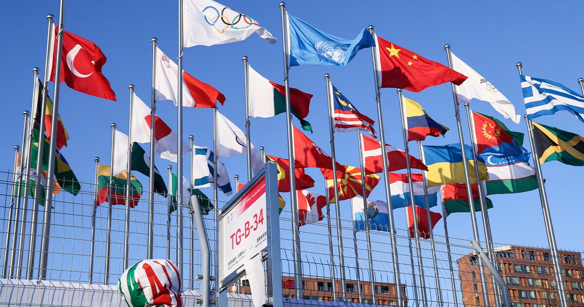 Олимпийские сборные стран. Олимпийские игры 2022 деревня. Флаг России на Олимпиаде в Пекине 2022. Флаги стан на олимйских.