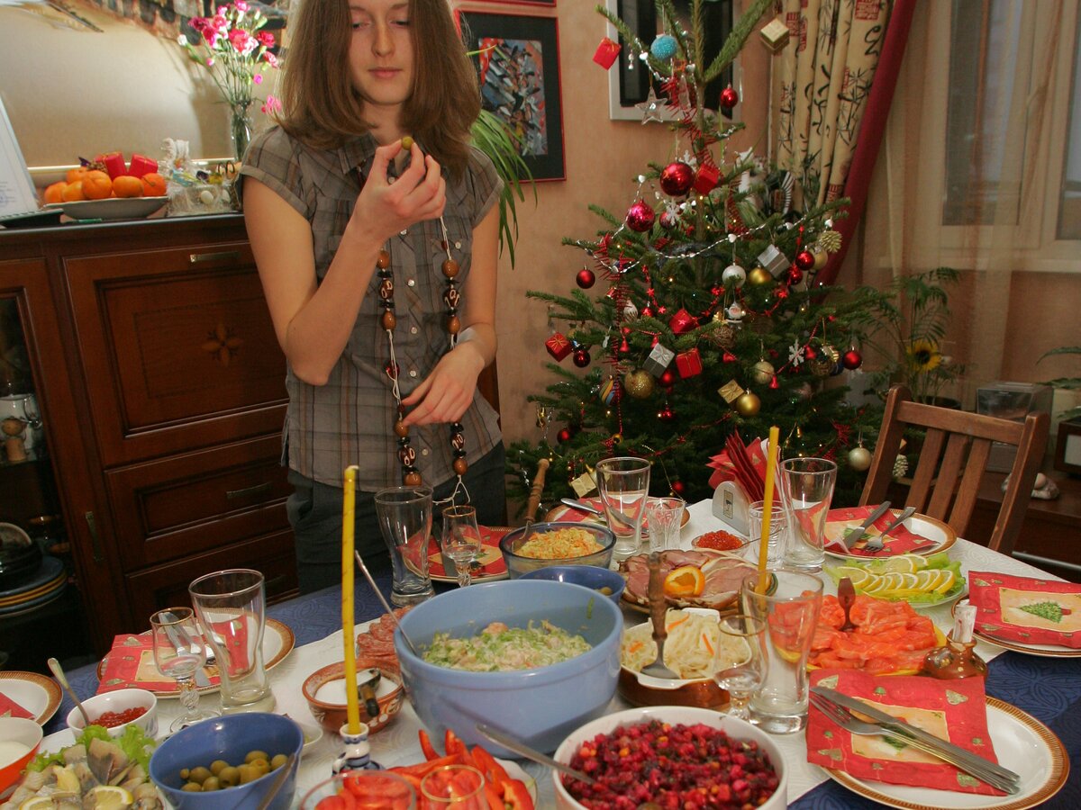 1. Идеи новогодних украшений для салатов