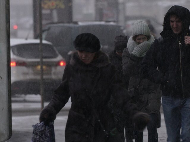 Москвичей предупредили о сильном ветре и мокром снеге с дождем в субботу