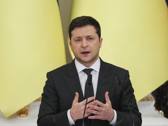 Верховная рада одобрила введение ЧП на Украине 