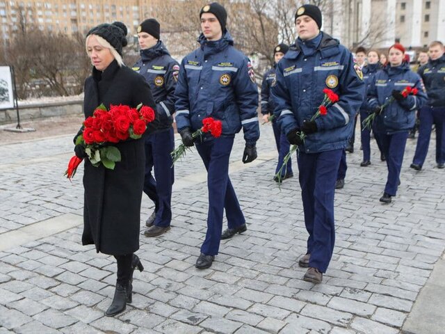 В День защитника Отечества молодежь столицы возложила цветы к памятнику Александру Суворов