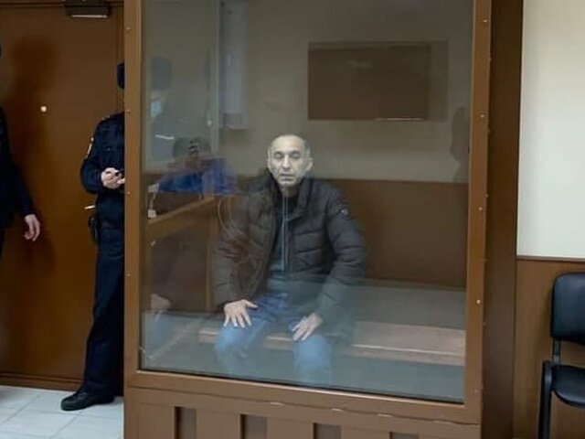 Суд арестовал мужчину за нападение с ножом на врача стоматологии в Москве