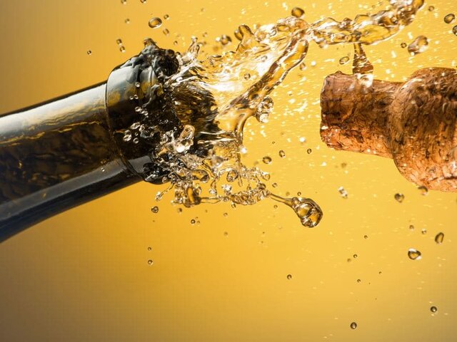 Цена шампанского увеличилась до 14% перед Новым годом
