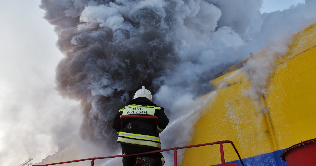сгорела машина сегодня ночью. подожгли машину в москве. вологда поджег машины. лента москва пожар фото. новости москвы.