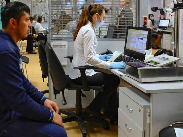 Иностранцам объяснили порядок обязательной дактилоскопии при въезде в РФ