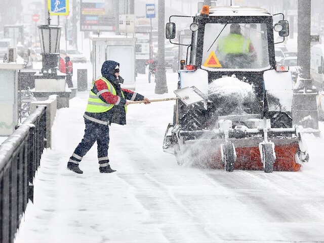 Городские службы работают в усиленном режиме из-за снегопада в столице
