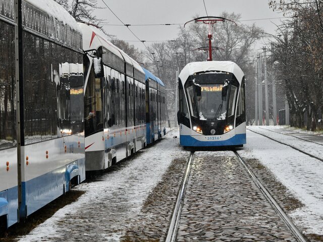 Трамваи трех маршрутов задерживаются на Открытом шоссе в Москве