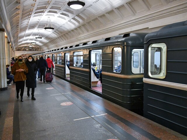 Поезда следуют с задержками на участке Калужско-Рижской линии метро