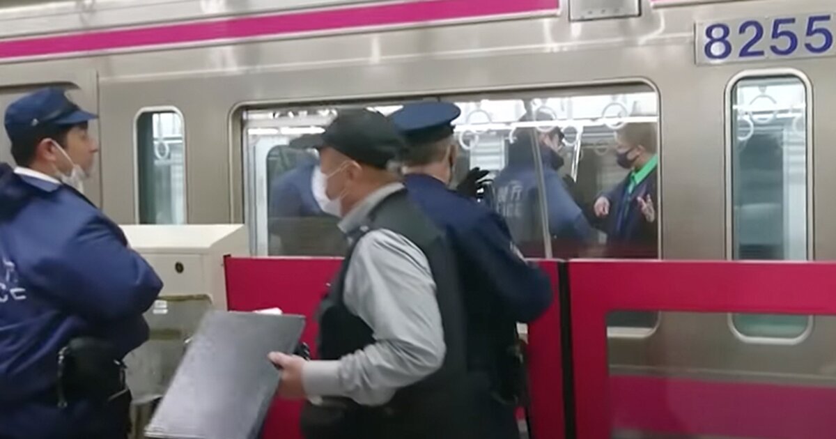 Нападение на поезд. Японцы в поезде без ботинок 1987 год.
