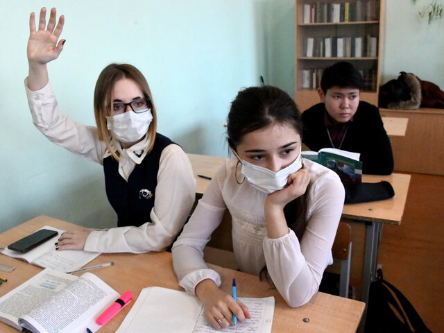 Власти Воронежской области ввели масочный режим для учеников и педагогов школ