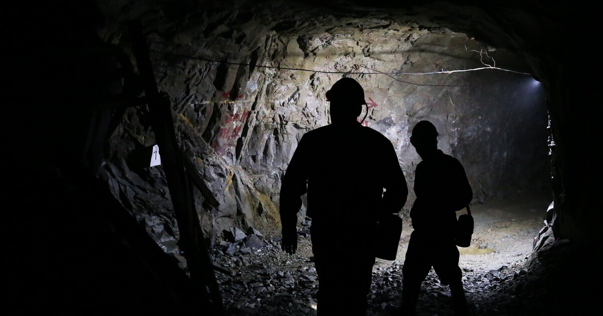 В Кузбассе из-за задымления в шахте пострадали горняки