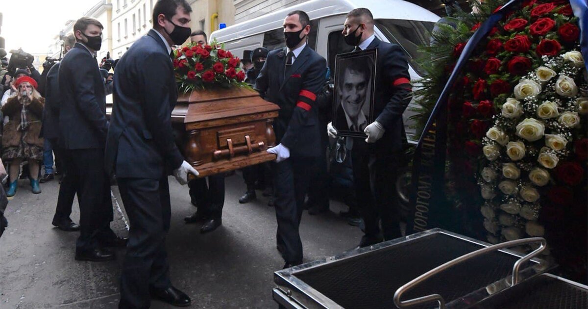Прощание с ширвиндом фото. Прощание с Гаркалиным Валерием. Могила Гаркалин на Миусском кладбище.