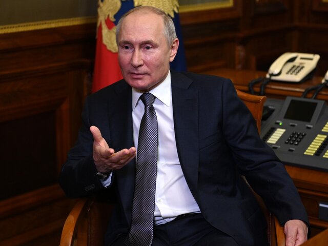 Путин заявил, что прошел ревакцинацию препаратом 
