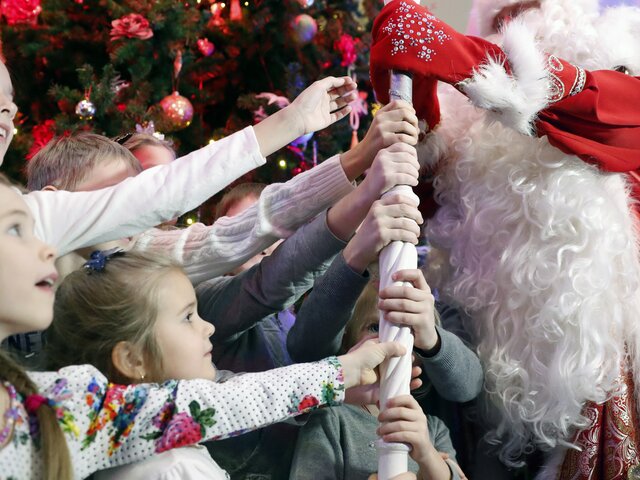 Новогодние утренники и спектакли в школах и детсадах Москвы пройдут без родителей