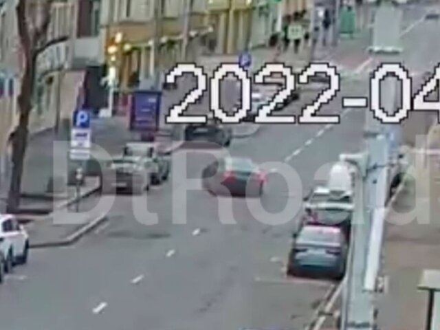Автомобиль сбил пешехода на Мытной улице в Москве