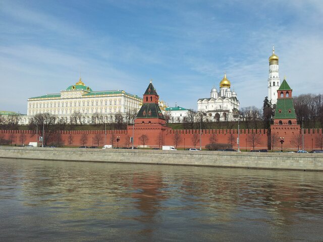 В Кремле не располагают информацией о домашнем аресте Суркова