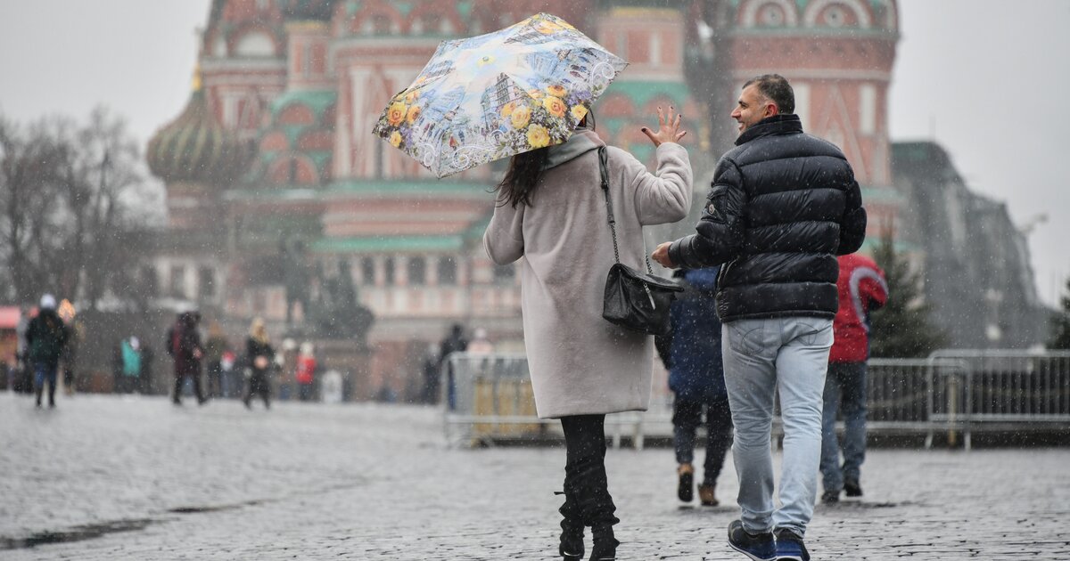 Похолодание передают. Похолодание. Снег в Москве. Дождливая Москва. Дождь в Москве.