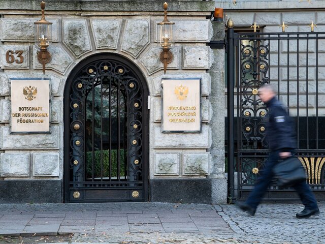 Посольство РФ в ФРГ направило ноту протеста МИД из-за осквернения советских мемориалов