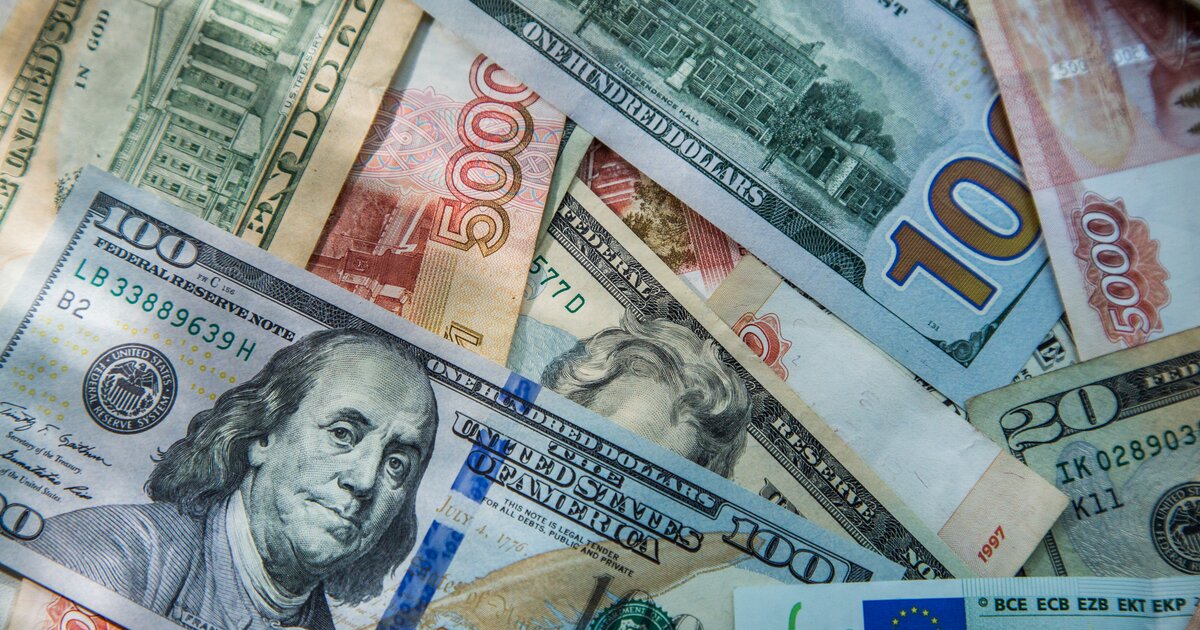 Что выгоднее доллары или евро. Иностранная валюта. Финляндия валюта фото. Доллары в кроны.