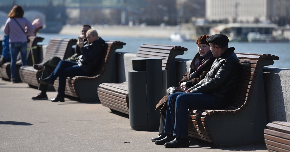 Понедельник в москве выходной. Фото людей в Москве 2022. Ветер в Москве. Москва 2022. Москва в мае фото 2022.