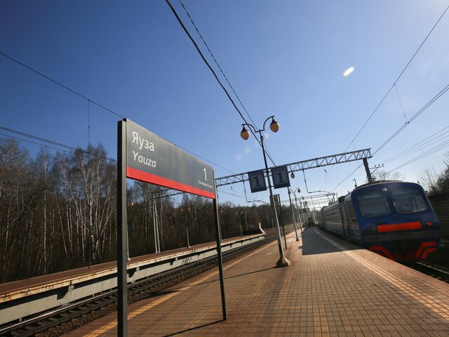 Два человека упали с платформы под поезд на станции Яуза