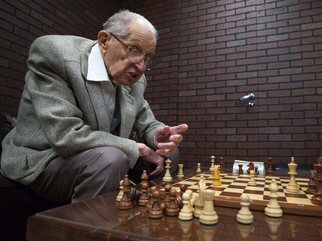 В возрасте 100 лет умер старейший гроссмейстер мира Юрий Авербах