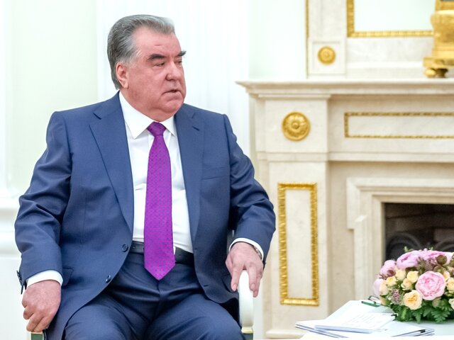 Путин наградил президента Таджикистана орденом "За заслуги перед Отечеством" III степени