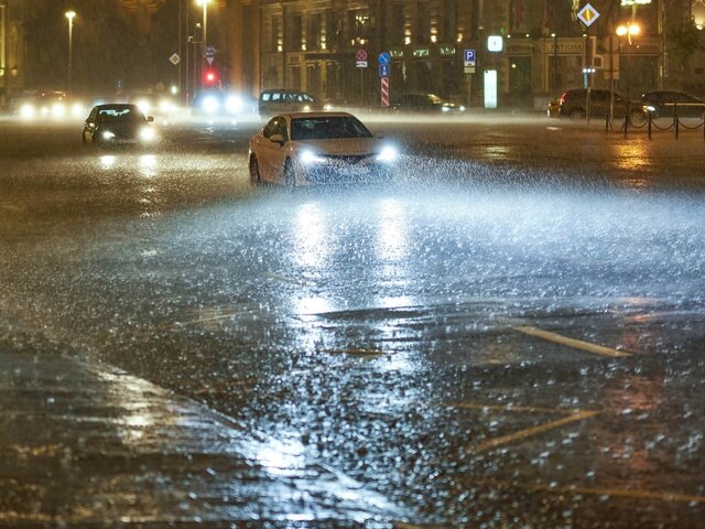Автомобилистов предупредили о возможной опасности на дорогах из-за дождя