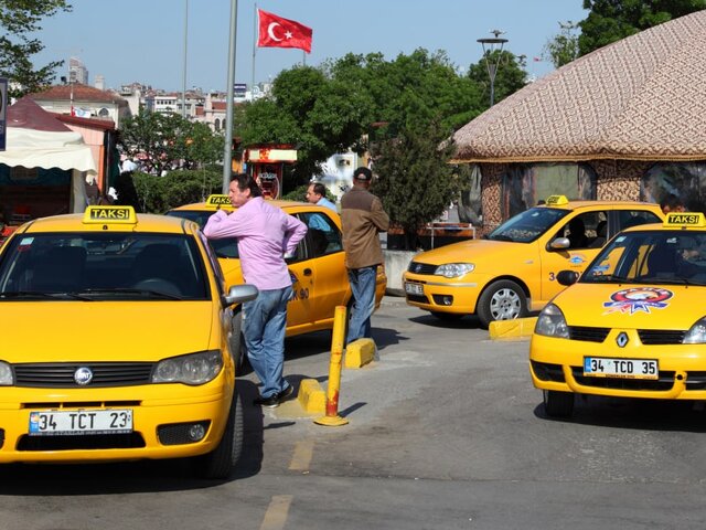 В АТОР рекомендовали россиянам брать наличные при поездках в Турцию