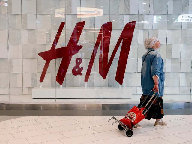 Компания H&M закрыла семь из вновь открытых магазинов в России